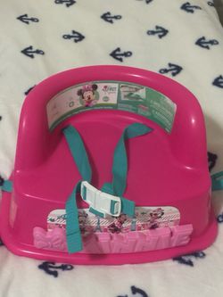 Minie mouse booster seat