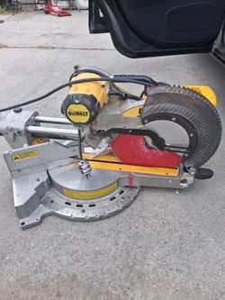 DeWalt compound miter saw, model DWS780
