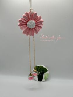 Pink Daisy Hanging Rearview Mirror Accessory 