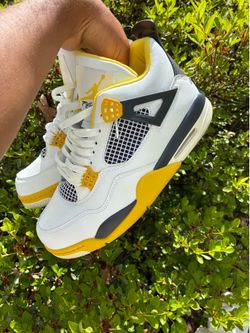 Jordan 4s size 10 100$