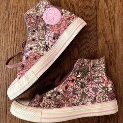 NEW WOMENS CONVERSE HI TOPS 