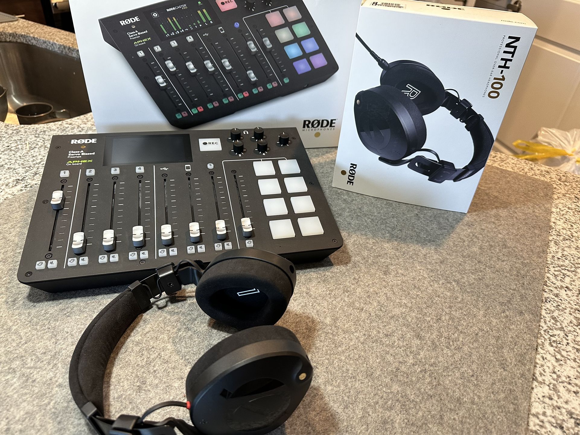 RødeCaster Pro and Røde NTH-100 Headphones