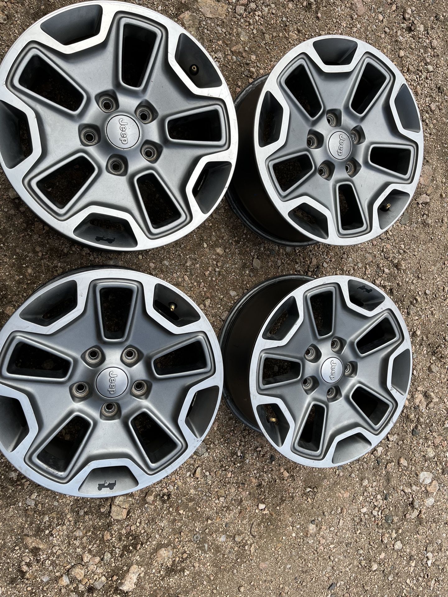 5 Jeep Wrangler Rubicon Wheels 17”