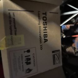 Toshiba Tablet With Accessories Chargers And extra Case Protectors 