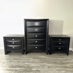 ✨Modern Matching Bedroom Lot: 5-Drawer Chest & 2x Nightstands (Power Ports!)✨
