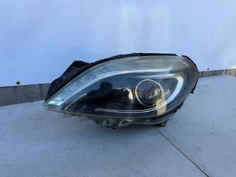 Mercedes Benz B CLASS B-Class (2014 2015 2016 2017 2018)  b250 / b160 b200 b180 b220 / headlight headlamp left driver side LH used OEM