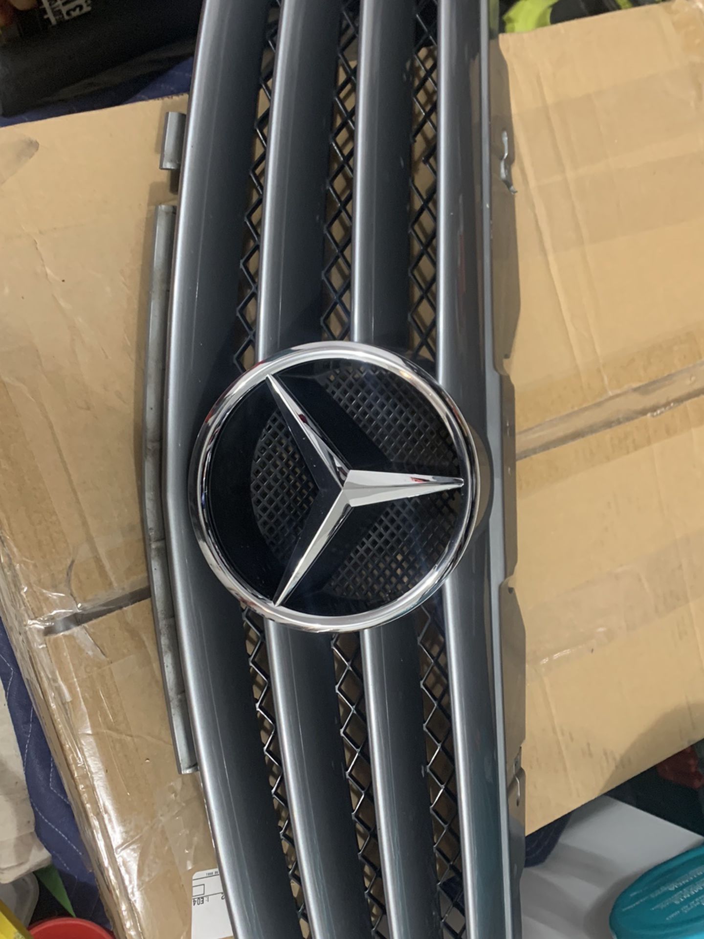 03-06 Mercedes  Sl500  Grille 