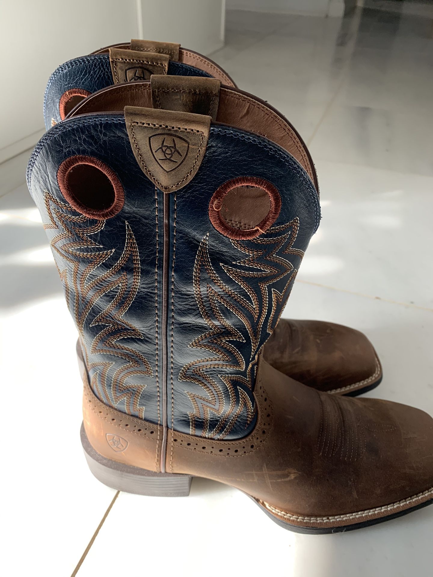 Brand New Mens Ariat Boots - size 10