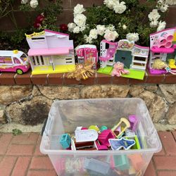 Shopkins Houses (includes 3 Dolls) 