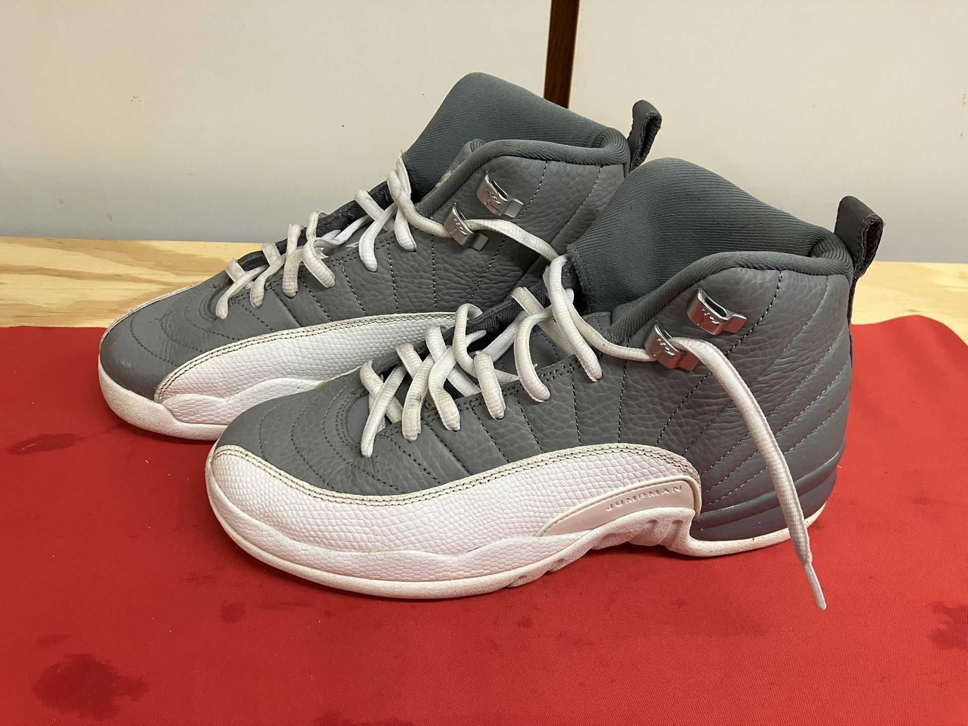 Nike Air Jordan 12 Retro Stealth 2022 GS Size 6Y