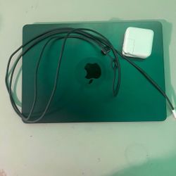 MacBook Air (2022) 13-inch - Apple M2 8-core and 8-core GPU - 8GB RAM - SSD 256GB