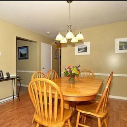 Dining Room table and 4 Chairs