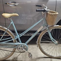 Creme cruiser bike in excellent condition