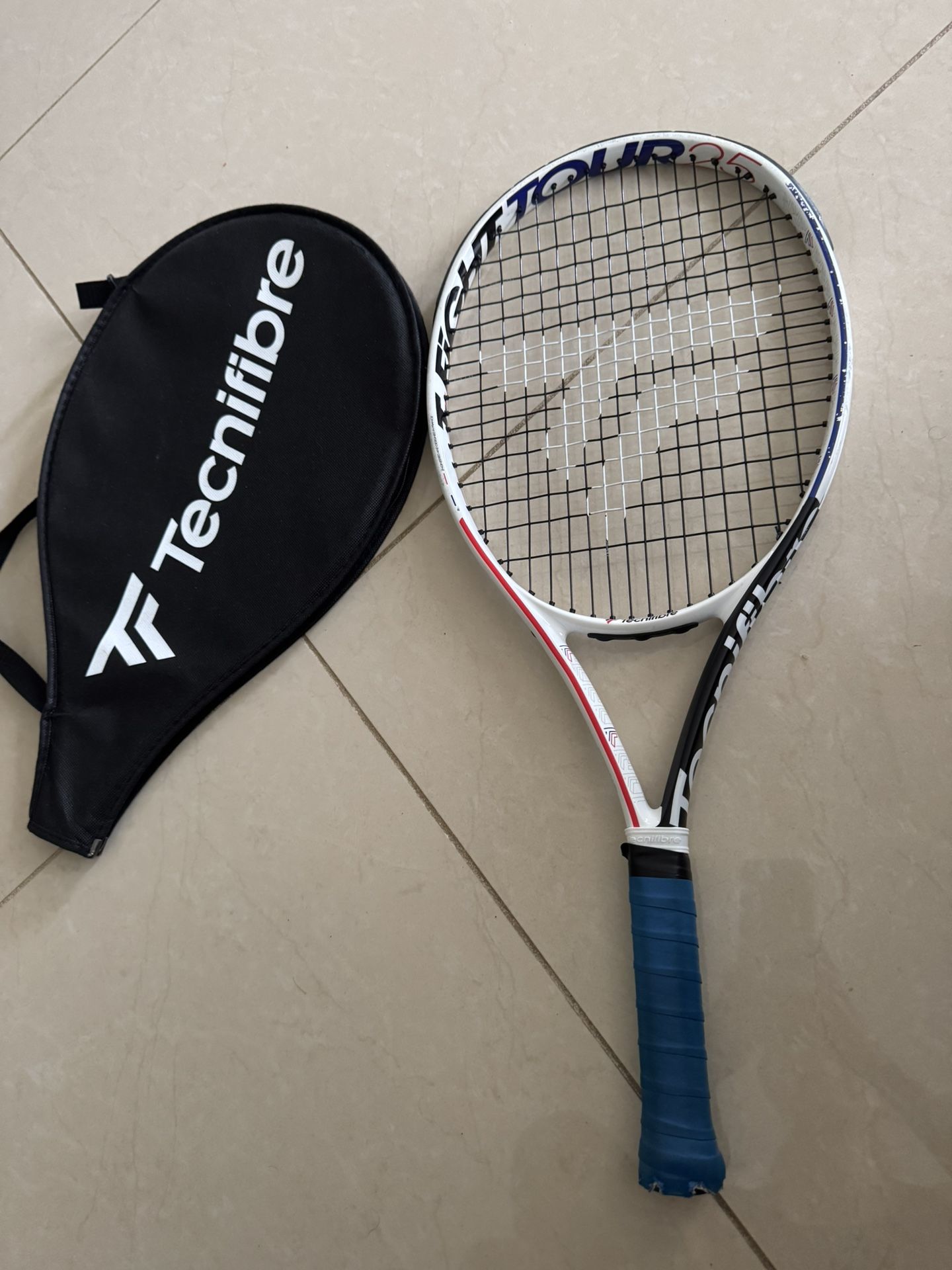 Kids tennis racket: Tecnifibre TFight Tour 25"