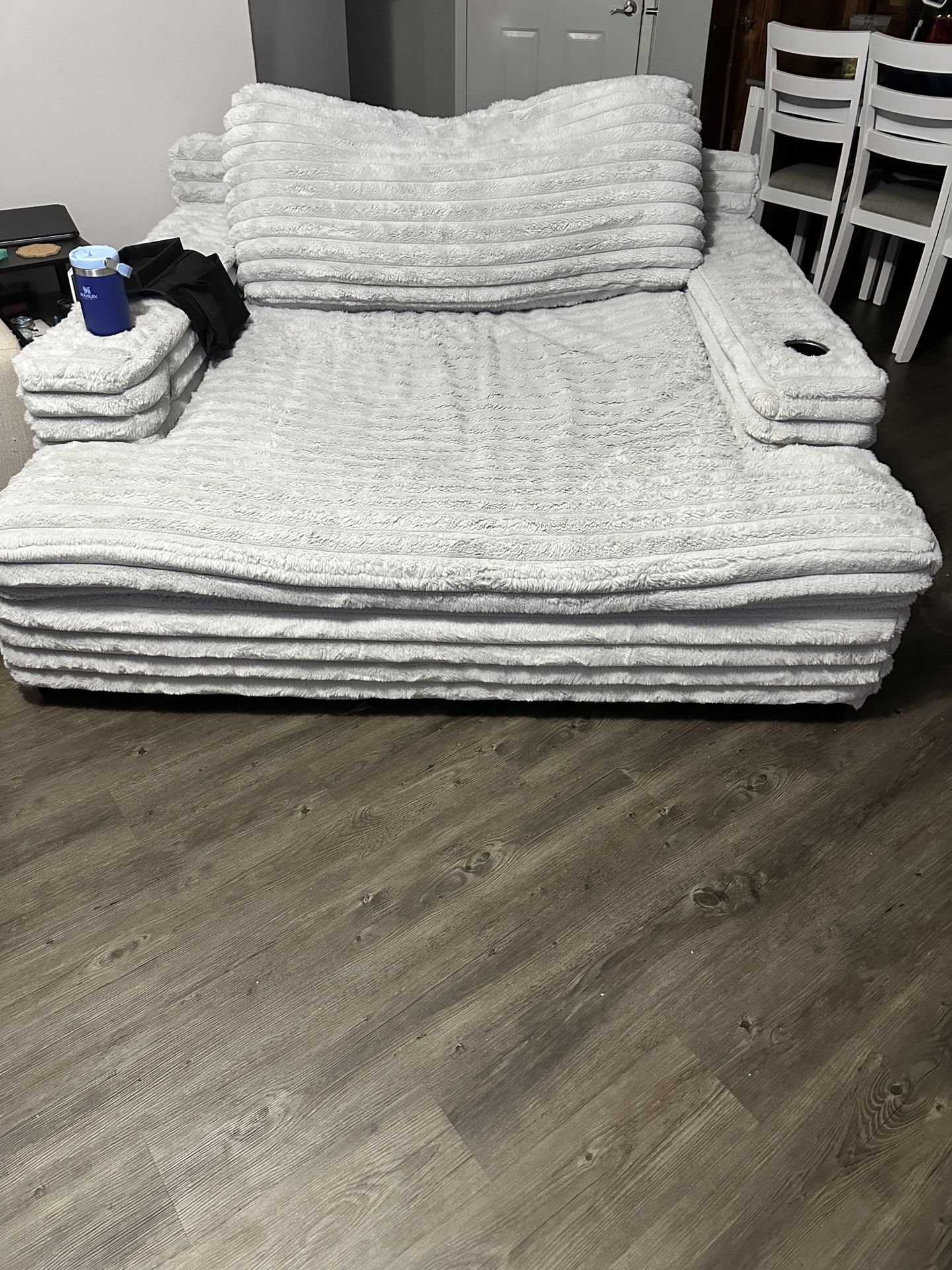 Oversized Cozy Chaise