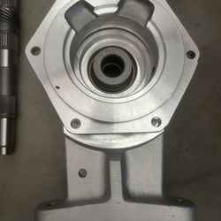 GM 4L60E ADAPTER TO GM NP205 10 SPLINE