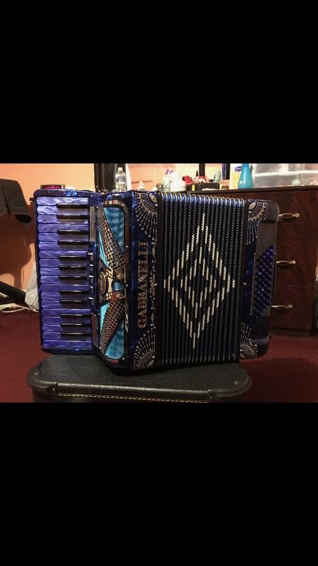Vendo Acordeón Gabbanelli 34 teclas de 5 registrosj
