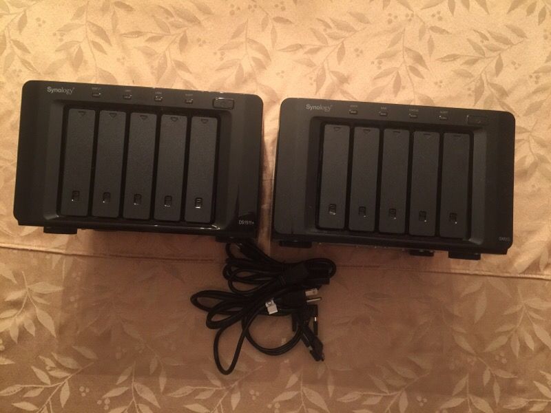 Synology NAS DS1511+ with DX510 expansion unit