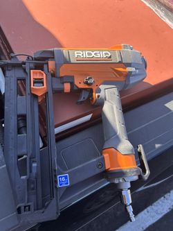 RIDGID Pneumatic 16-Gauge 2-1/2” Straight Finish Nailer with CLEAN DRIVE Technology