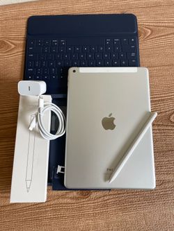 iPad 7th Generation  32GB WiFi + Cellular (Unlocked) with keyboard, pen & Accessories