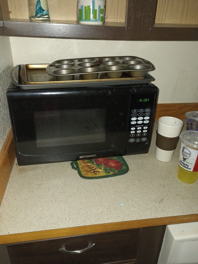 Microwave 2yrs Old great condition