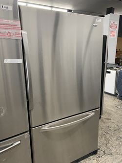 Amana bottom freezer in stainless steel