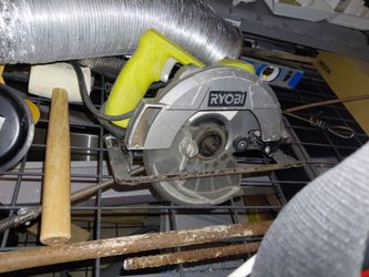 7 1/2'' circular saw with missing bolt