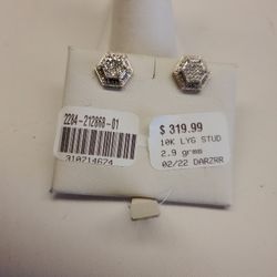 10k Gold Earrings 2.9 Grams If You Are Interested Ask For Maribel Thank You 😊 