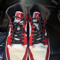Jordan 1 Mid Red