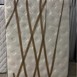 Rooms To Go: Heather Rose Queen Size Mattress and Box Spring Like New