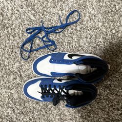 Blue jordan 1 Mid 