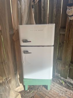 Magic Chef Retro Mini Fridge with Freezer