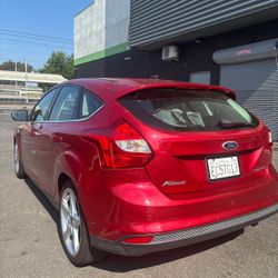 2012 Ford Focus Titanium Hatchback 