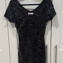 NEW Maner Women’s Size Medium Black Sequin V-Neck Dress