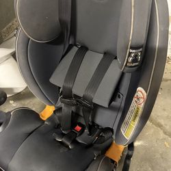 Chicco Convertible Car seat