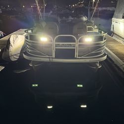 2021 Sun Tracker Fishing Barge