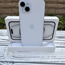 IPhone 15 PLUS 128 GB, PRISTINE! UNLOCKED.  .  Hablo Espanol.