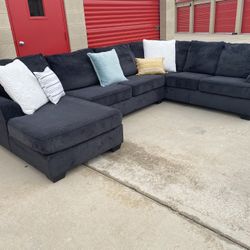 FREE DELIVERY || Ashley’s Furniture 3Pc Black Sectional Couch