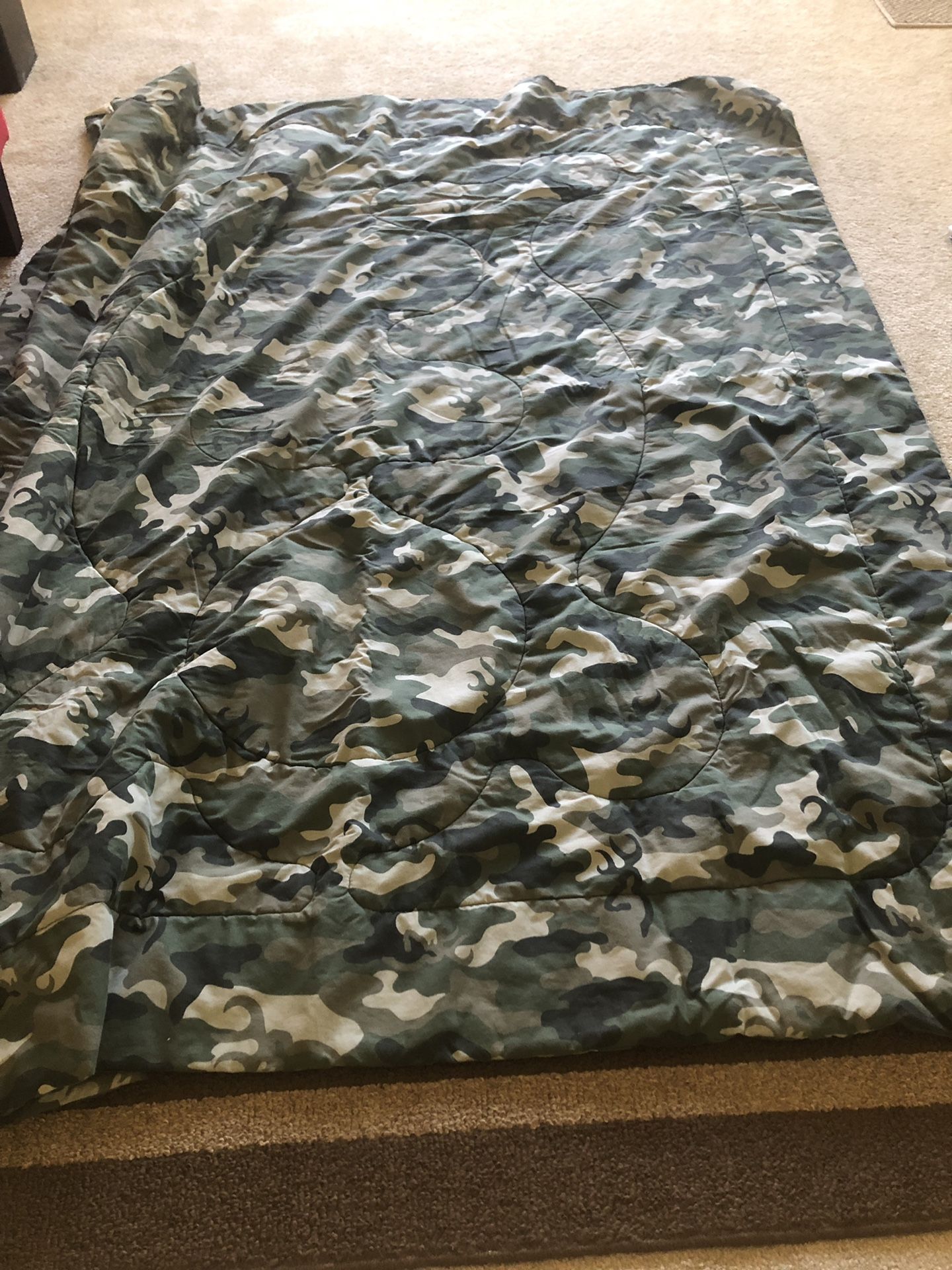 Full Size Camo Comforter