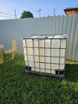 275 Gallon Water Tank With Cage