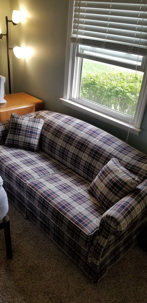 Love Seat / Full Size Bed