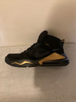 Nike Jordan black and gold Mars 270 size 8.5 men