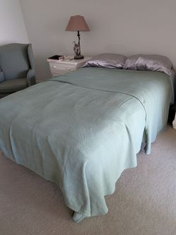Double bed with mechanical base