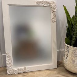 ✨ Handcrafted Floral Mirror – Chalk Painted (24” x 32”)