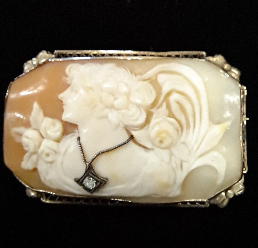 Beautiful ANTIQUE Carved Cameo Brooch Pin**IN APPROX 10 GRAMS 14kt GOLD**VINTAGE DIAMOND!!