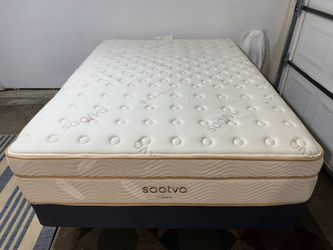 LIKE NEW! Saatva Classic Firm Queen Mattress - Delivery Available