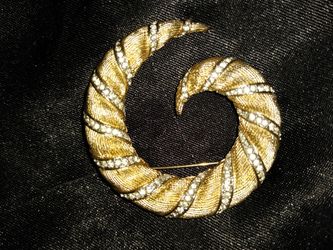 Vintage Gold & diamond brouch