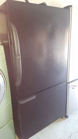 Bottom freeze refrigerator Kenmore