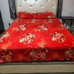 Queen Bed 