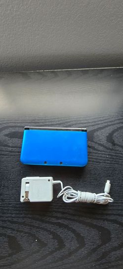 Nintendo 3DS XL in blue, 200+ Games, Stylus, Charger, Pokemon Bank